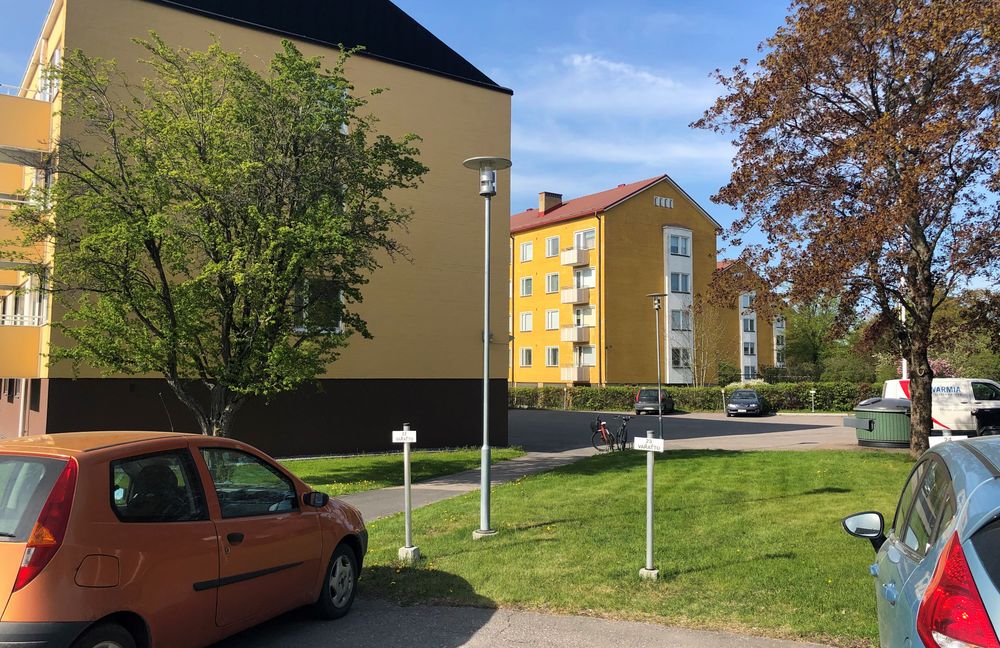 A few yellow apartment blocks in Turku Kastu.