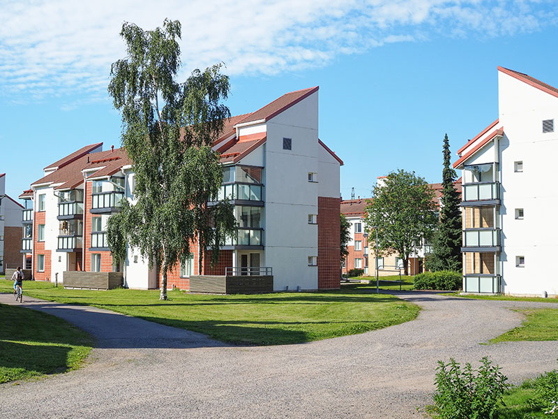 Haliskylä apartment buildings and grass area in Halis, Turku.