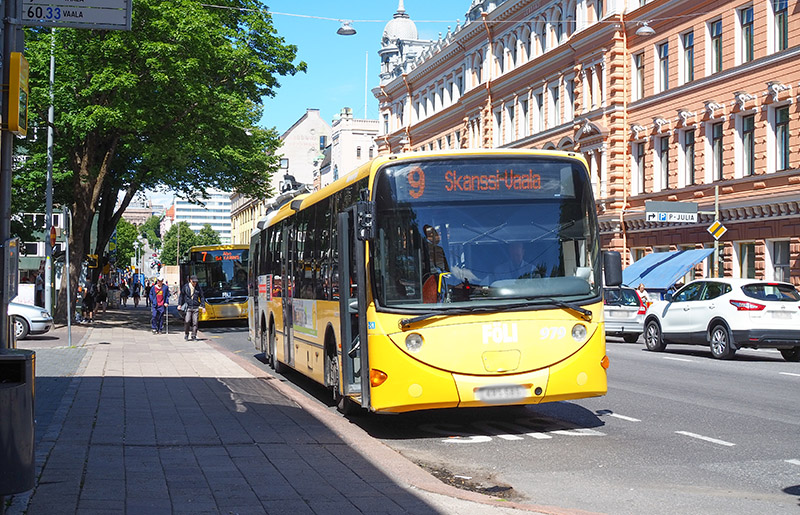 Yellow Föli bus in Turku